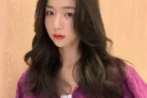 当年她因败坏印小天而走红得以嫁给大导演多年过去现状如何？